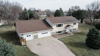 5450 W Idlewilde Drrive, Hastings, NE 68901