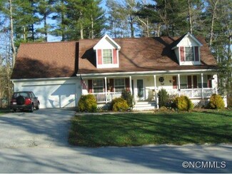 313 N Hillandale Dr, East Flat Rock, NC 28726