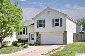 8202 Hanover St, Omaha, NE 68122