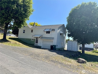 216 NW Cole Ave, Wilbur, WA 99185