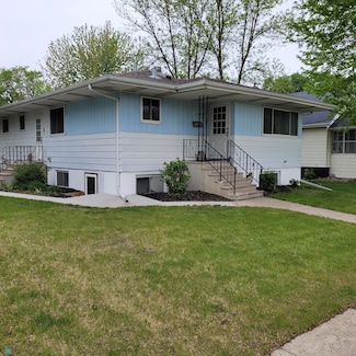 1606 11th St N, Fargo, ND 58102