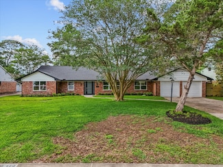 219 Drift Wood Dr, Seabrook, TX 77586
