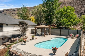 6827 Montgomery Springs Rd, Rock Island, WA 98850