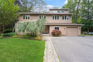 35 Stratford Ave, Dix Hills, NY 11746