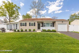 14 Fairview Ln, Hazlet, NJ 07730
