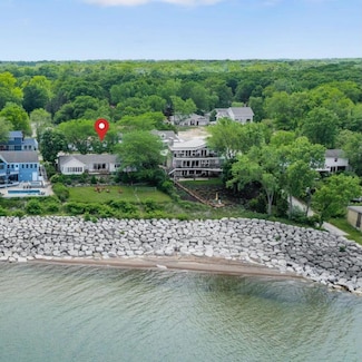 1414 Shore Dr, New Buffalo, MI 49117