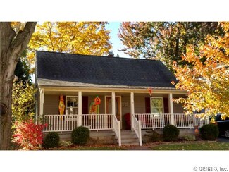 12 Franklin St, Holley, NY 14470
