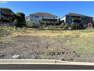 2735 NW Pinehurst Dr Unit 5, McMinnville, OR 97128