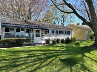 4032 Woodvale Dr, South Bend, IN 46614