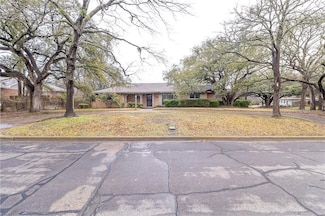 7116 Shady Oaks Dr, Waco, TX 76710