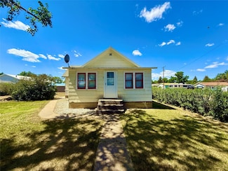310 3rd St E, Chester, MT 59522