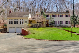 1 Spring Hollow Rd, Saint James, NY 11780