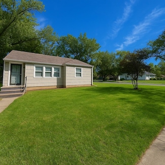 1002 N Parkwood Ln, Wichita, KS 67208