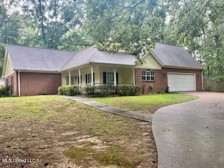 2382 Tiffany Cir, Florence, MS 39073