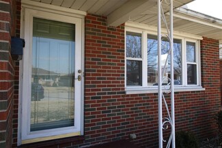 933 Willow St, Wood River, IL 62095