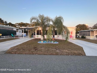 7366 First Loop Ave, Brooksville, FL 34613