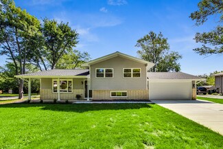 5701 Virginia Ave, Clarendon Hills, IL 60514