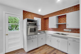 30 Inwood Rd, Glen Cove, NY 11542