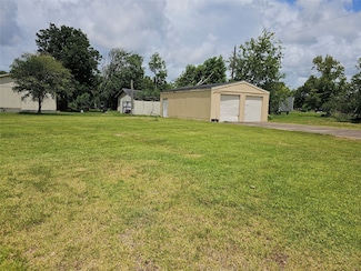 202 Cotton St, Freeport, TX 77541