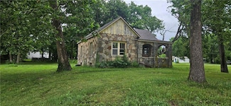 902 S Pine St, Holden, MO 64040