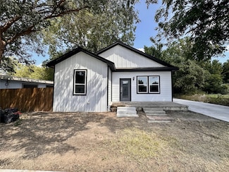 1007 E Broadway St, Gainesville, TX 76240