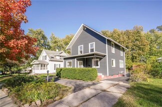 2411 E 9th St, Des Moines, IA 50316