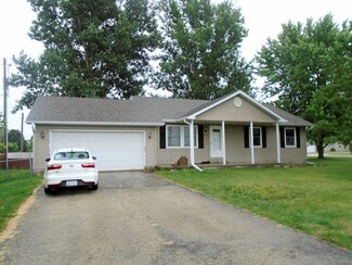 1211 Randall Rd, Rochelle, IL 61068