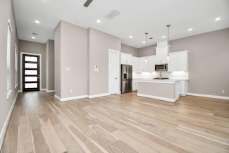 304 Chobani Ln, Houston, TX 77091