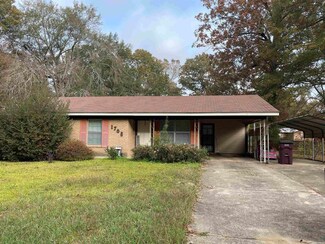 1708 Parkway Dr, Crossett, AR 71635