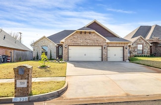 720 NE 23rd St, Moore, OK 73160