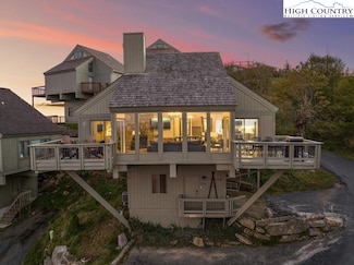 105 Beechtop Rd, Beech Mountain, NC 28604