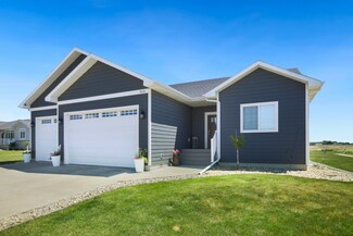 915 S Dunlin St, Aberdeen, SD 57401