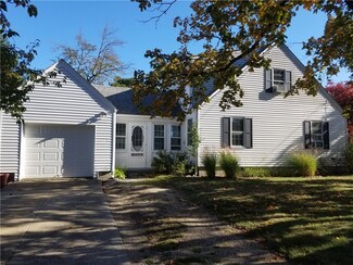 21 Alden Dr, West Warwick, RI 02893