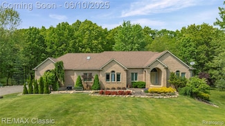 946 Adams Rd, Milford, MI 48381