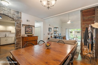 5701 Coach Gate Wynde Unit 57, Louisville, KY 40207