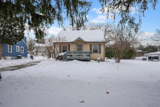 2523 Cedar Heights Dr, Cedar Falls, IA 50613