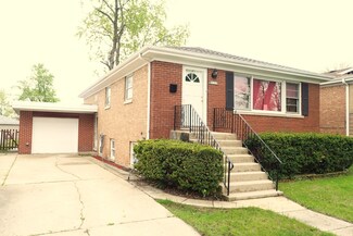 8611 44th St, Lyons, IL 60534