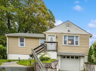 332 Lakeside Blvd E, Waterbury, CT 06708