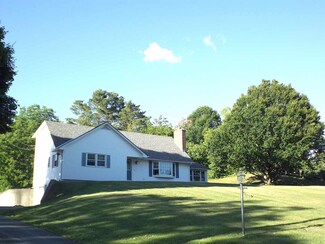 688 Arch St, Pittsford, VT 05763