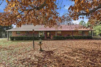 706 S Green Acres Dr, Yale, OK 74085