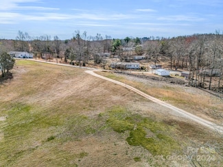 10 Marylee Dr, Mill Spring, NC 28756