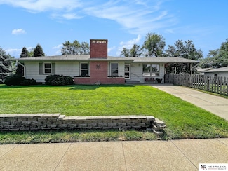 5845 Gladstone St, Lincoln, NE 68507