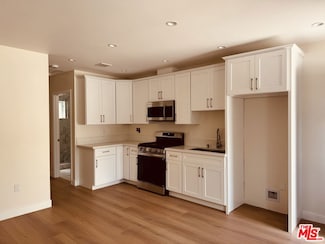 7841 Peachtree Ave, Los Angeles, CA 91402