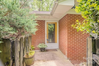 2512 Little River Rd, Hendersonville, NC 28739