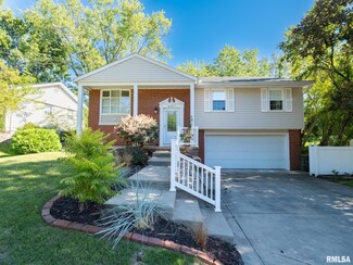 6227 N Hamilton Rd, Peoria, IL 61614