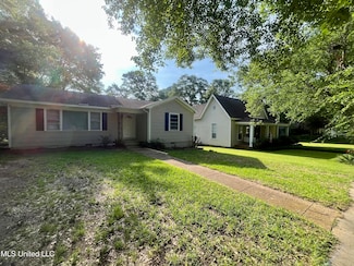 502 Montgomery St, Winona, MS 38967