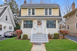 100 Nassau Ave, Malverne, NY 11565