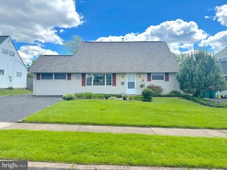 39 Mayflower Rd, Levittown, PA 19056