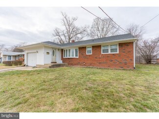 3 Malibu Dr, Magnolia, NJ 08049