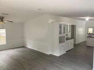 4042 Court St, Zephyrhills, FL 33542